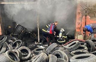 Kırıkhan’da lastikçi dükkanı alevlere teslim...