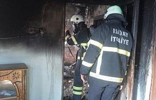 Kırıkhan’da yanan ev kullanılmaz hale geldi