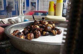 Kış mevsiminin vazgeçilmezi kestane, tezgahtaki...