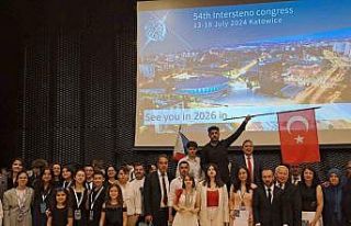 Klavye şampiyonasında Afyonkarahisarlı öğrenci...