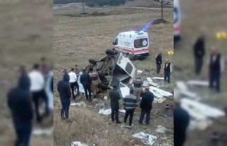 Kontrolden çıkan minibüs şarampole uçtu: 1 ölü,...