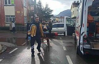 Konya’da elektrikli bisiklet ile otomobil çarpıştı:...