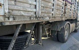 Konya’da kazaya karışan kamyonet yayalara çarptı:...