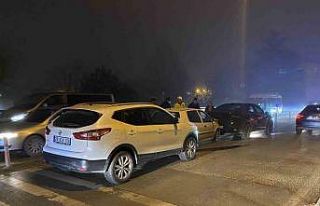 Köprü üzerinde 3 aracın karıştığı zincirleme...