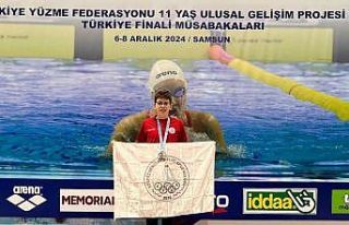 Körfezli genç sporculardan yüzme başarı