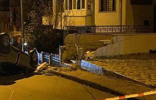 Küçükçekmece’de kontrolden çıkan araç duvara...