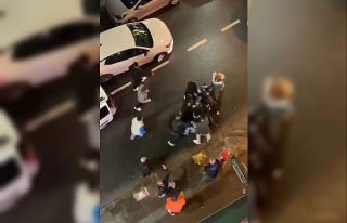 Küçükçekmece’de yol vermeme kavgası kameraya...