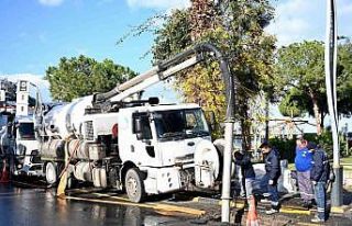 Kuşadası Belediyesi şiddetli yağışlara karşı...