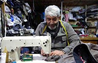 Kütahya’da 64 yıldır terzilik yapan Zeki Alhan,...