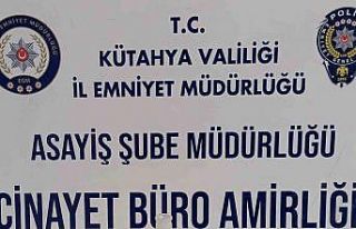 Kütahya’da park halindeki araçta uyuşturucu ele...