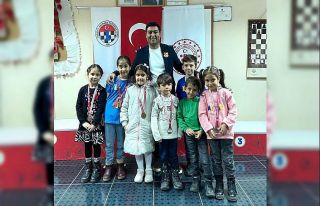 Kütahya’da Yunus Emre İlkokulu öğrencileri satranç...