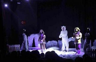 ‘Kutup Masalı’ minikleri kahkahaya boğdu