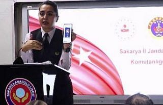 Lise öğrencileri, KADES ve UYUMA uygulamasını...