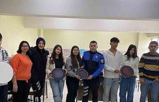 Lise öğrencilerine “Dekoratif Tablo" kursu...