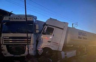 LPG yüklü tanker tıra çarptı: Facianın eşiğinden...