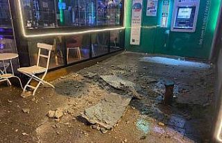 Maltepe’de 5 katlı binanın çatısında çökme...