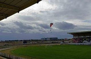 Manavgat Stadı’nda paramotor gösterisi