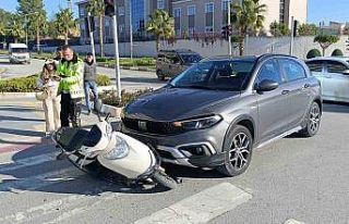 Manavgat’ta otomobil ile motosiklet çarpıştı:...