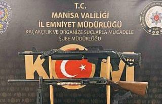 Manisa ve Bursa’da silah tacirlerine eş zamanlı...