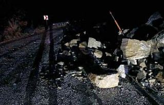 Manisa’da heyelan: Ulaşım tek şeritten sağlandı