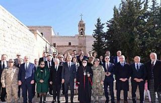 Mardin Valisi Akkoyun, Süryanilerin Doğuş Bayramı’nı...
