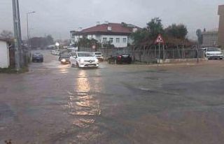 Menteşe’de sağanak yağış hayatı olumsuz etkiledi