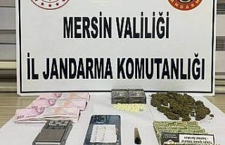 Mersin’de 5 kişi çok miktarda uyuşturucu ile...