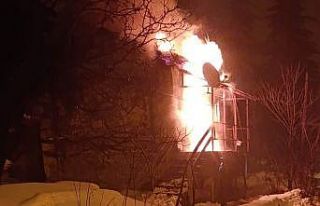 Mersin’de ahşap yayla evi alev alev yandı