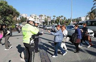 Mersin’de vatandaşlar trafik konusunda bilgilendiriliyor