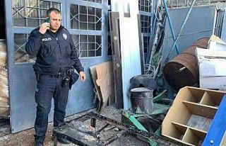 Metal atölyesinde çıkan yangında paralar yandı