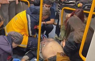 Metroda kalp krizi geçiren vatandaşı kurtarmak...