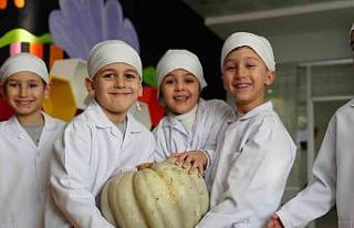 Minik öğrenciler bal kabağından magnolia yaptı