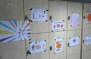 Minik sporculardan idman yaptıkları salonda resim...