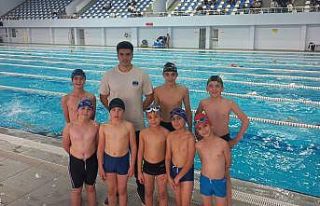 Minik yüzücüler kulaçları ile Çorum’u temsil...