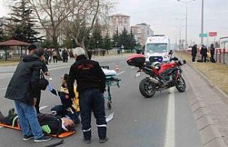 Motosikletin çarptığı yayayı hayata döndürmek...