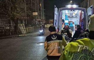 Motosikletiyle kaldırıma çıkmak isterken hastanelik...