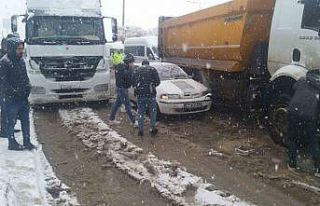 Muş’ta 3 aracın karıştığı zincirleme kaza...