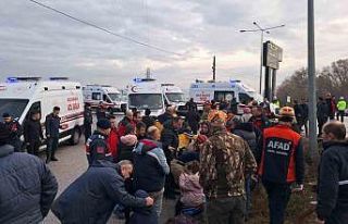 Okul servisi ile tır çarpıştı... 8 öğrencinin...