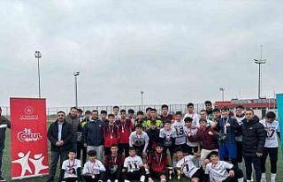 Okul Sporları futbol genç erkekler müsabakaları...