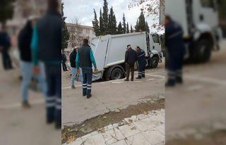 Okuldaki basketbol sahası çöktü, çöp kamyonu...