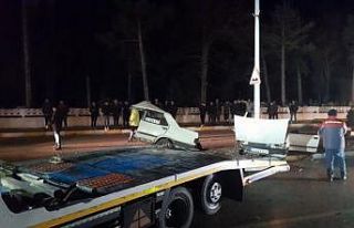 Ortadan ikiye bölünen Fiat Tofaş 1 kişiye mezar...