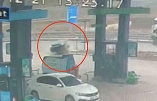 Otomobil benzinliğe daldı, facianın eşiğinden...