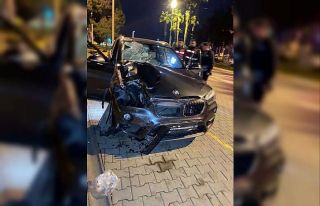 Otomobilin arkadan çarptığı motosiklet sürücüsü...