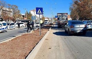 Otomobilin çaptığı yaya yaralandı