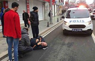 Otomobilin çarptığı yaya yaralandı: O anlar kamerada