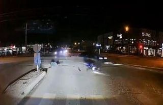 Otomobille çarpışan motosikletin sürücüsü yaralandı