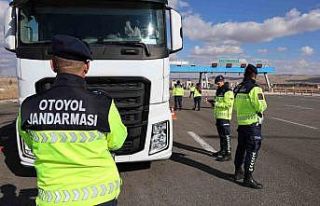 Otoyollar hem havadan hem de karadan jandarmaya emanet