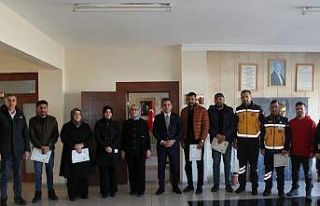 Özveriyle çalışan sağlık personellerine başarı...