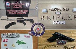 Polis denetiminde 50’ye yakın bıçak ve yüzlerce...