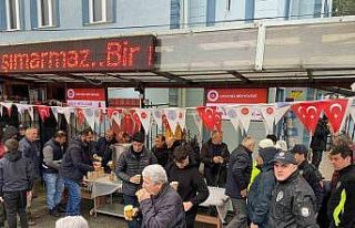 Polislerin hayrına camii cemaati ve öğrencilere...